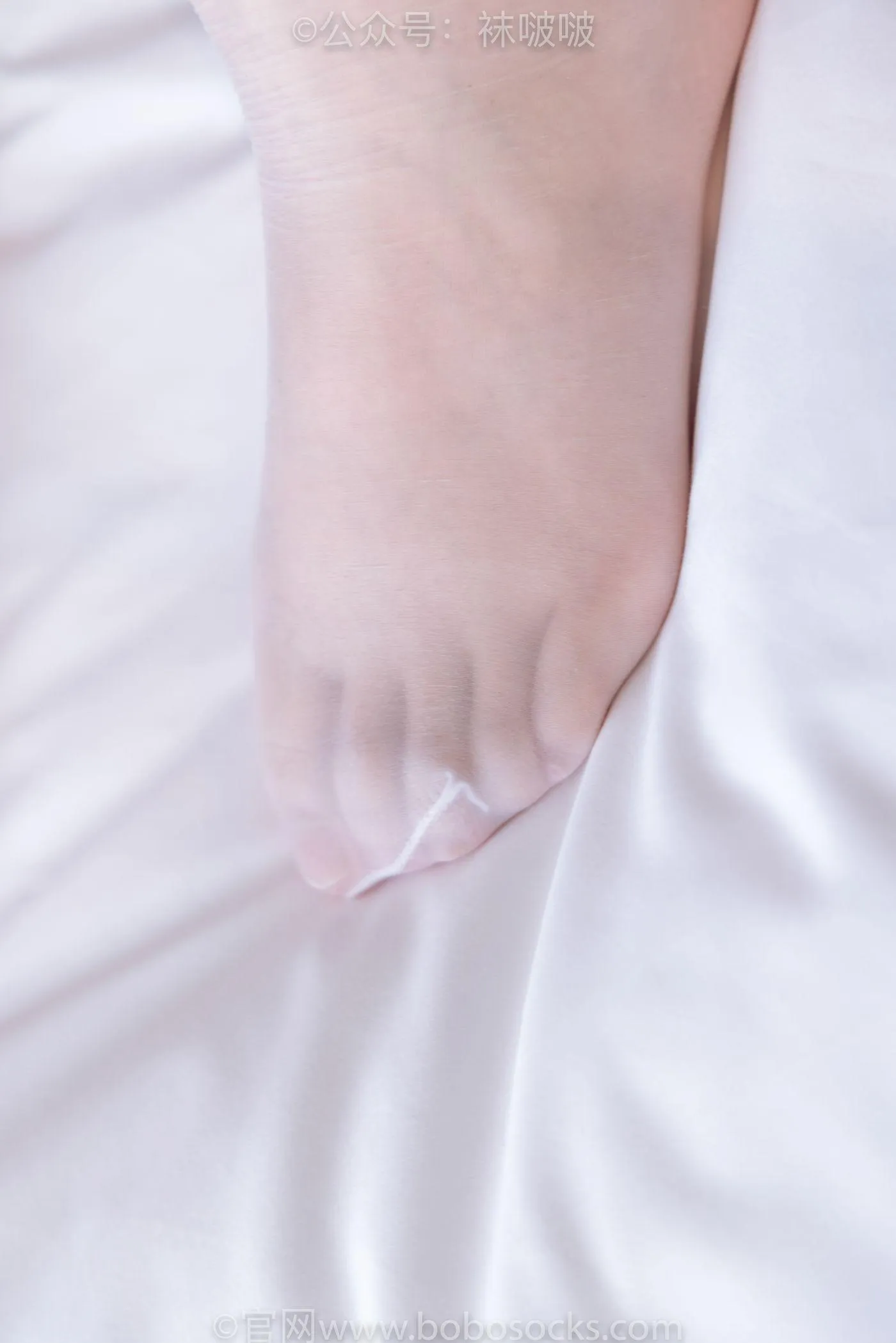 [BoBoSocks袜啵啵]NO.042 砂糖-校服、板鞋、白棉袜、油亮白丝 [139P]插图4